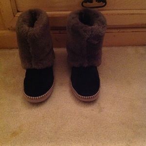 Ugg Boots Size 7..can fit a size 6 New